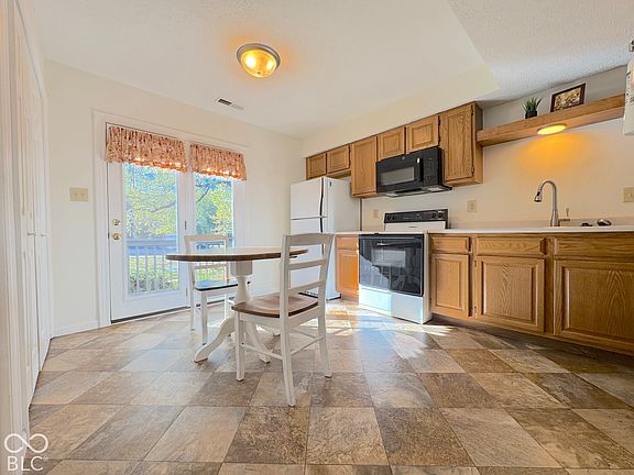3rd image of 644 E Sherwood Hills Dr