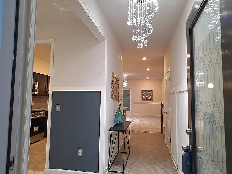160 Marion Dr — Photo 7