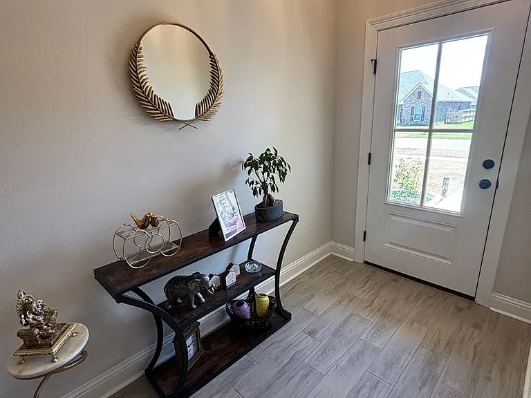215 Norwell Ln — Photo 2