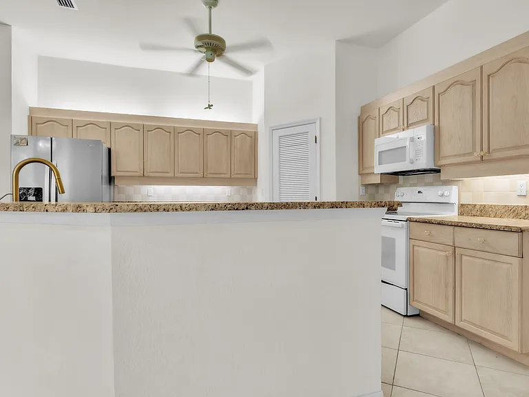 1580 Argyle Dr — Photo 7