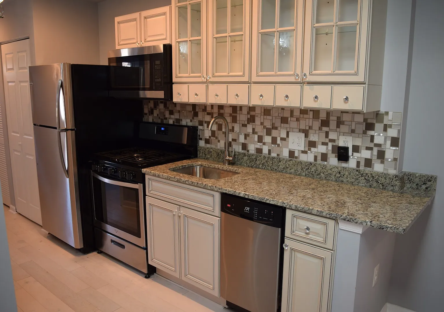 Charming 2 BD 2 BA with office near H St NE!! — Photo 2