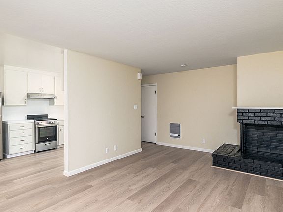 3rd image of 1599 Green St #104