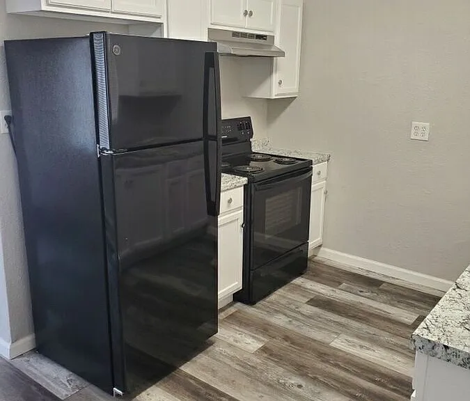 608 N Center St — Photo 2