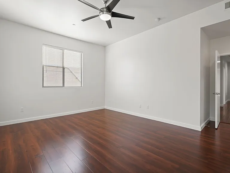 6462 Woodley Ave — Photo 40