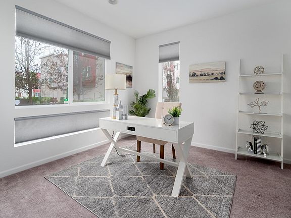 4th image of 472 Baltimore Pl