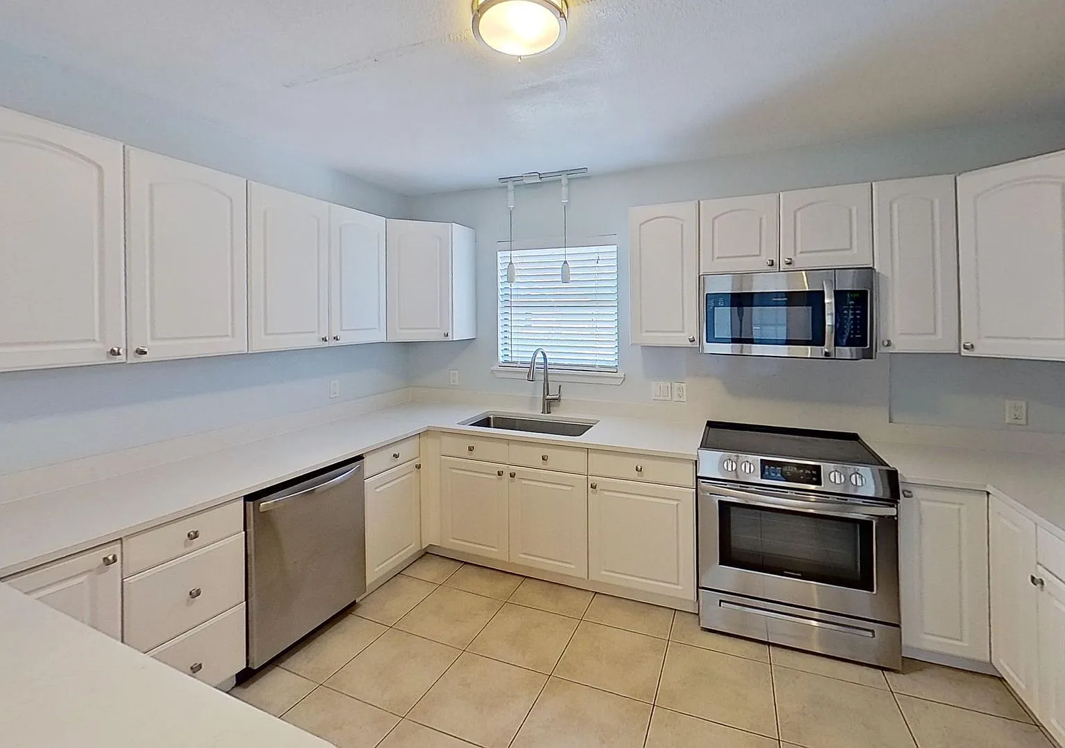 181 Maple St — Photo 3