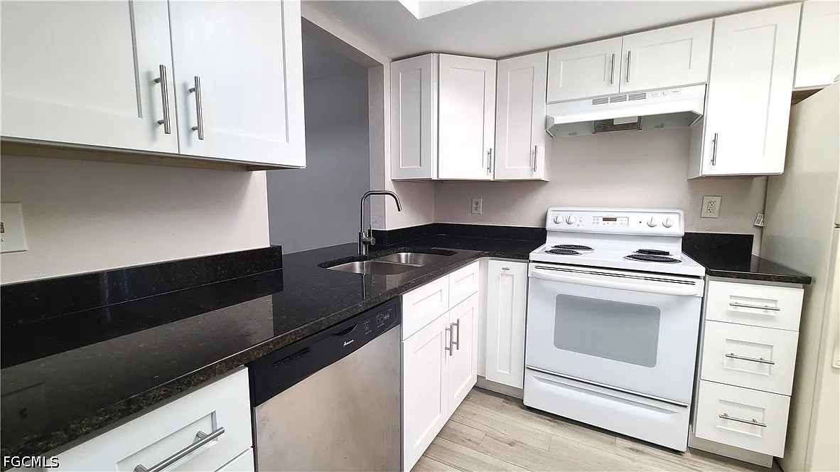 2 bed, 2.0 bath, 975 sqft, $1,200 — Photo 1