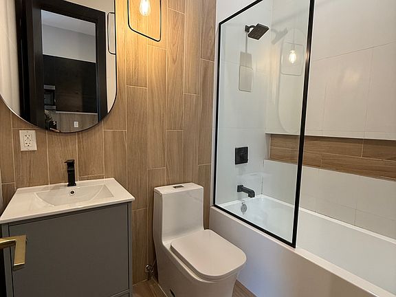 5th image of 172 New York Ave APT 3