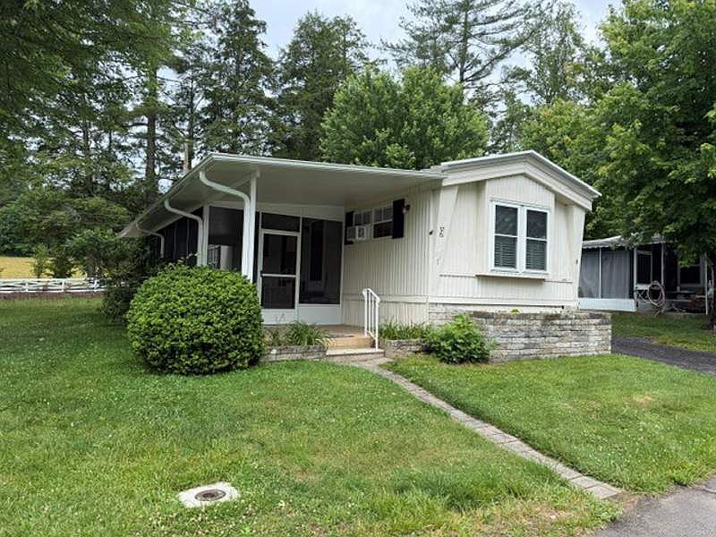 1st image of 9 Ironwood Dr #1