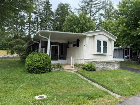 9 Ironwood Dr #1, Hendersonville, NC 28739