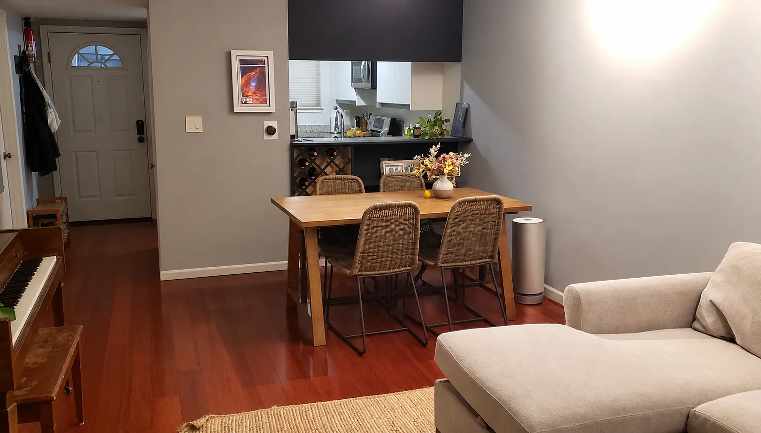 2 bed, 812 sqft, $6,450 — Photo 3