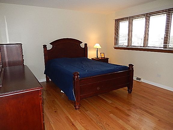 4th image of 9601 S Kolmar Ave