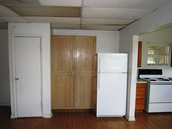 Another view of kitchen