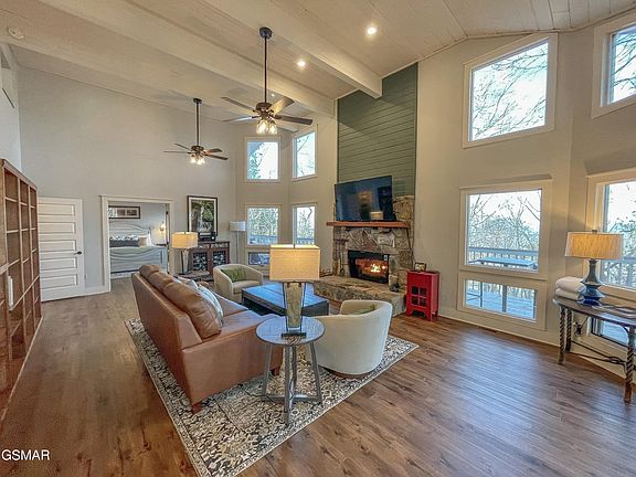 4th image of 1924 E Arolla Ct