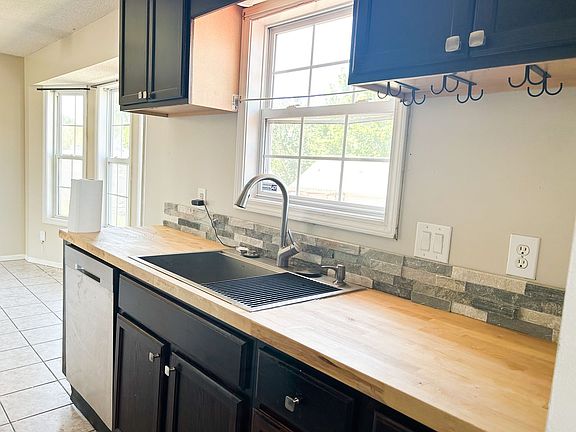 5th image of 105 Eaglewood Ct