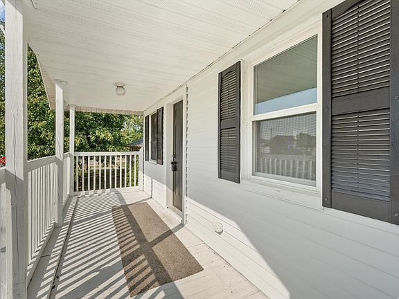 4th image of 216 N Middleboro Ave