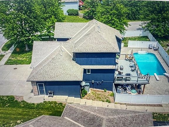 5th image of 1301 NW Cottonwood Dr