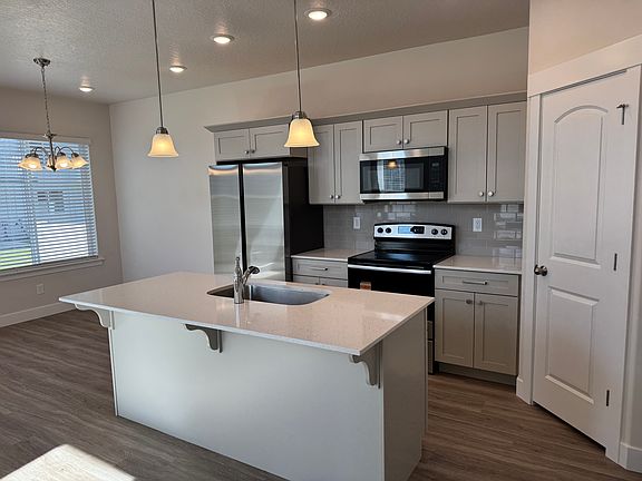 3rd image of 2841 N Blue Dawn Ln