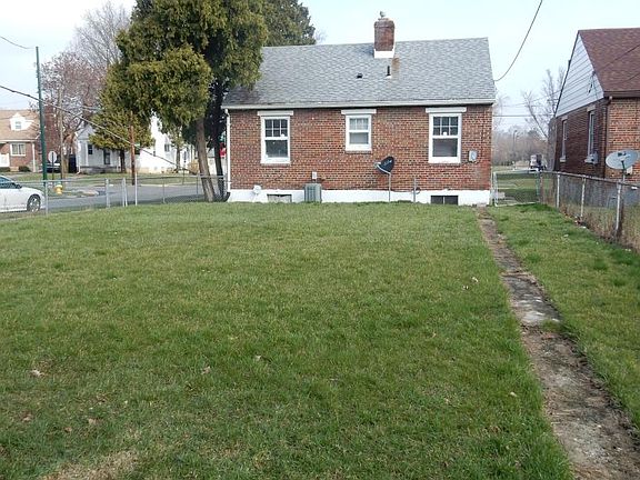 5th image of 2824 Oakridge Dr