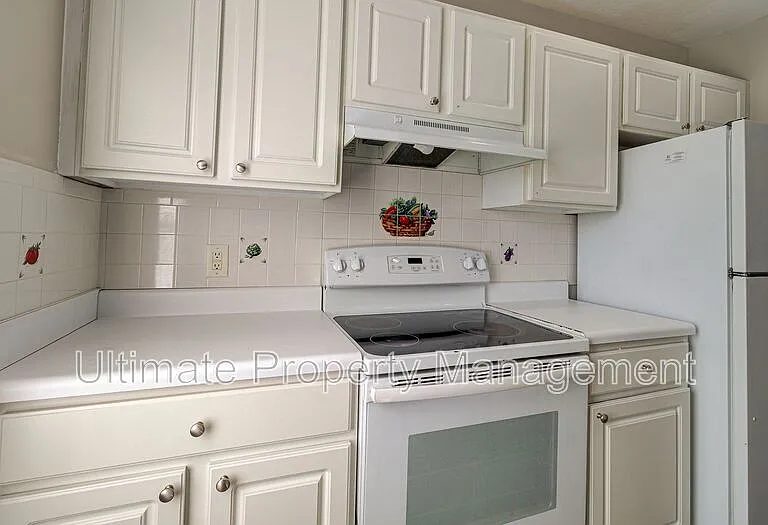 741 Sunseeker Dr — Photo 3