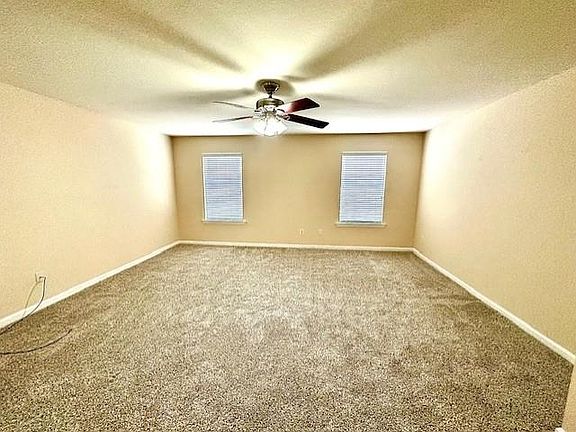 3rd image of 6 Old Courthouse Way #B