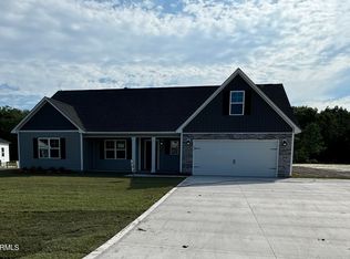 608 Macy Pl, Hubert, NC 28539