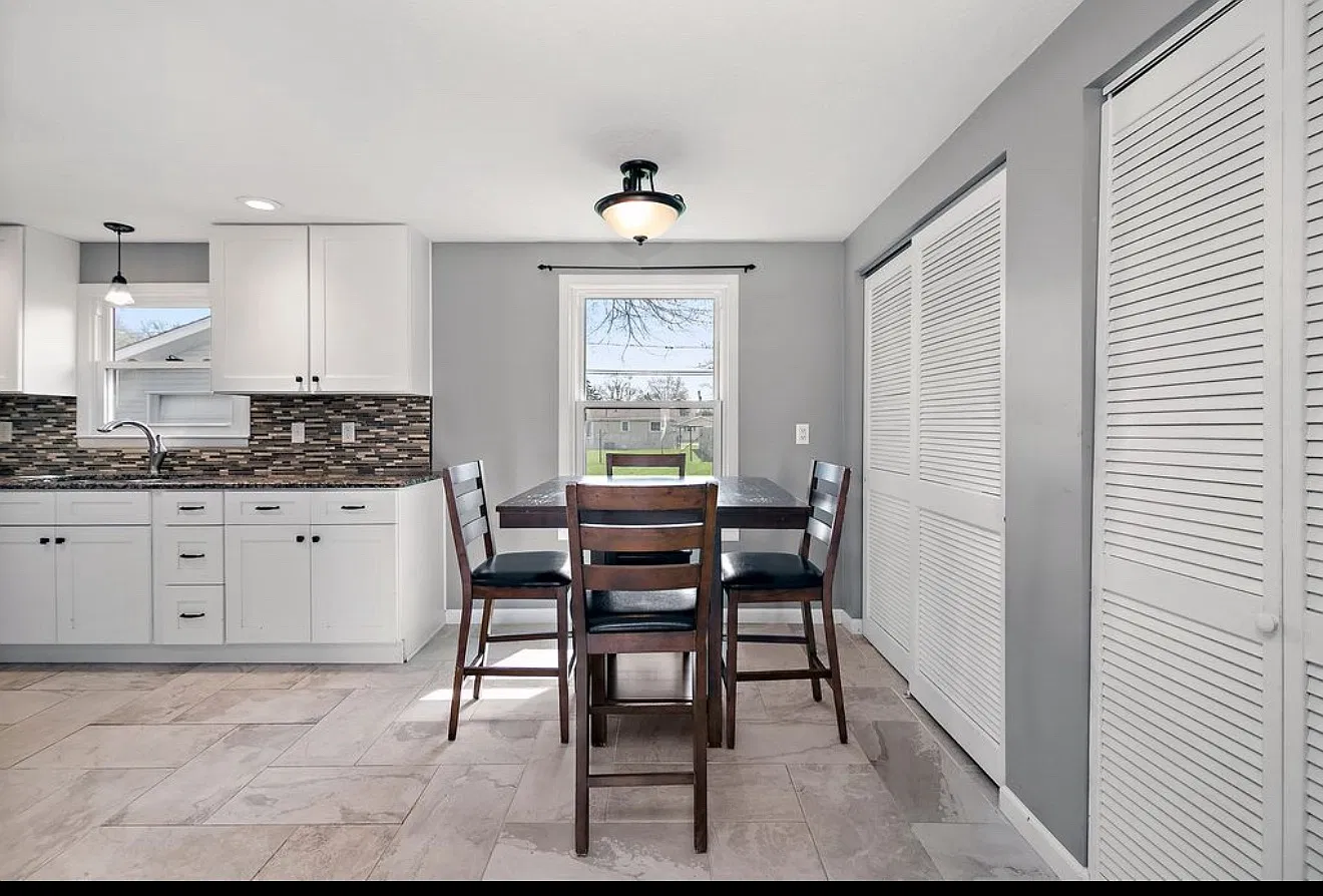 3 bed, 1342 sqft, $2,300 — Photo 4