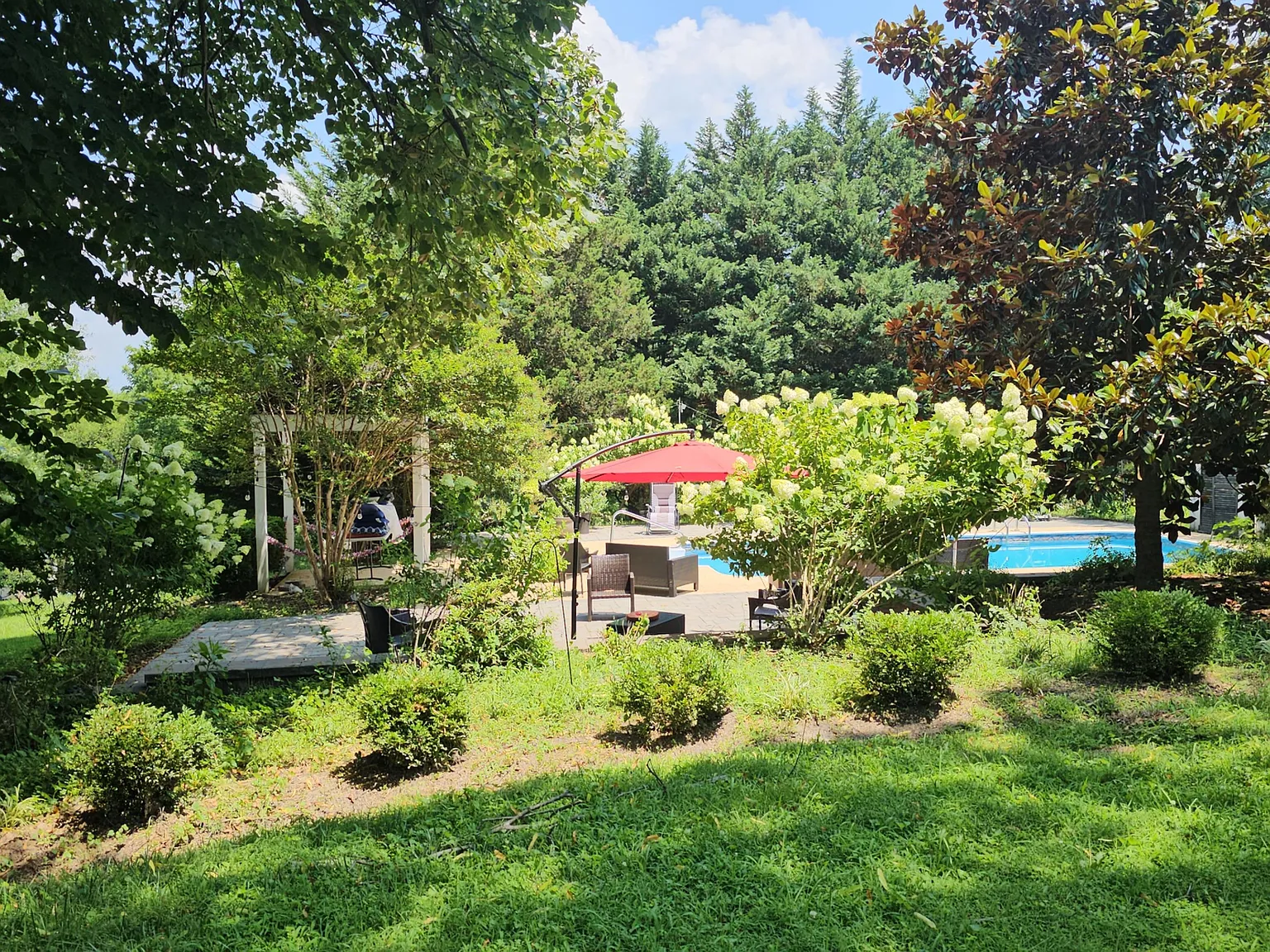4 bed, 2.0 bath, 2300 sqft, $1,728 — Photo 3
