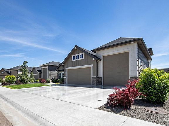 4th image of 8809 E Daffodil St