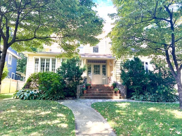 16 Roosevelt Ave #1, Larchmont, NY 10538