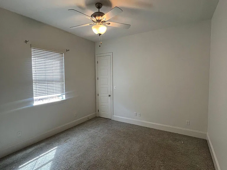 6040 Milne Blvd — Photo 28