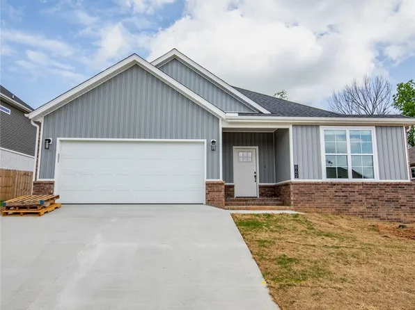 862 E Buchanan St, Prairie Grove, AR 72753