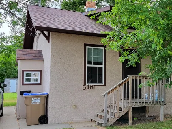 516 11th St NW, Minot, ND 58703