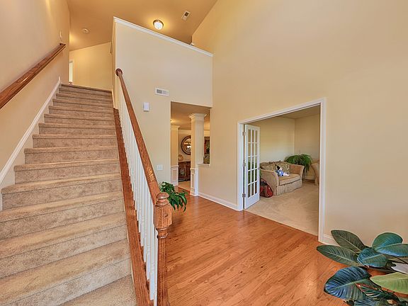 3rd image of 108 Jobe Dr