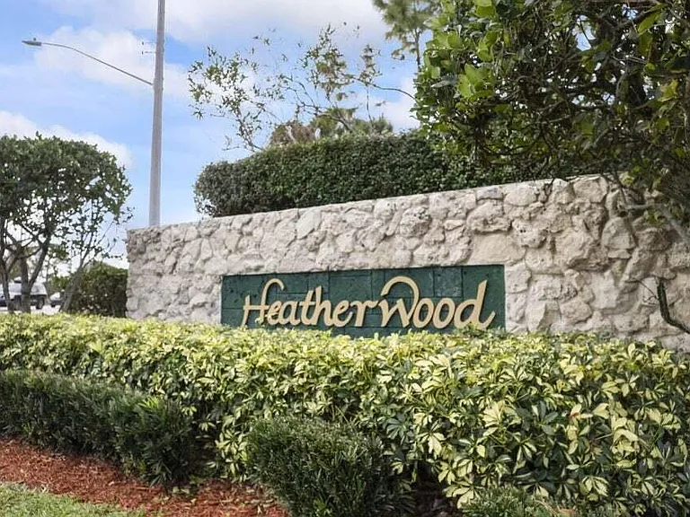 1268 SW Briarwood Dr — Photo 4