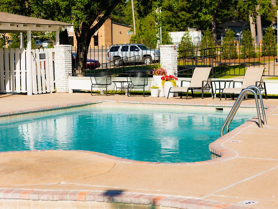 2nd image of 301 Warren Dr #705