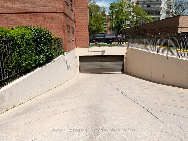 1017 Seneca Ave #408 — Photo 27