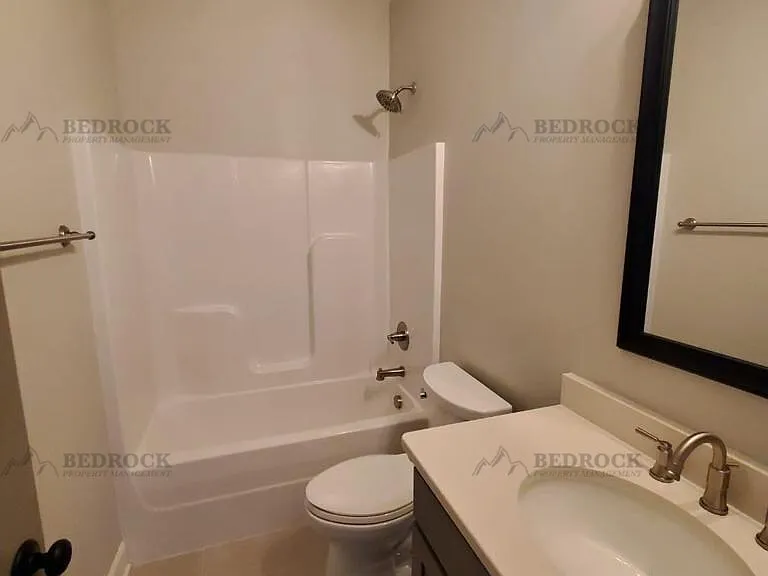 617 Wellingburg Rd SE — Photo 6