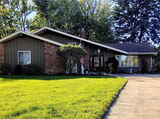 3888 Winton Park Dr, North Olmsted, OH 44070