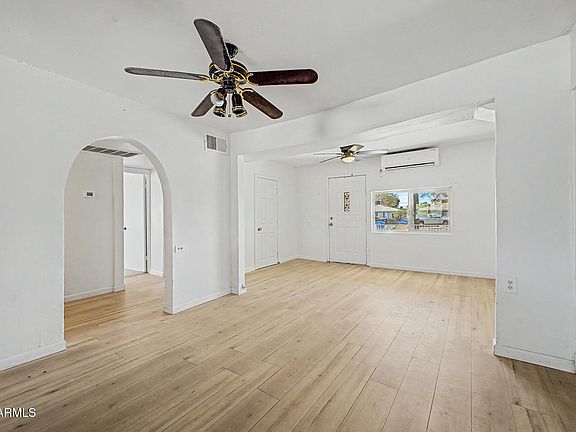 3rd image of 3130 W ALMERIA Road