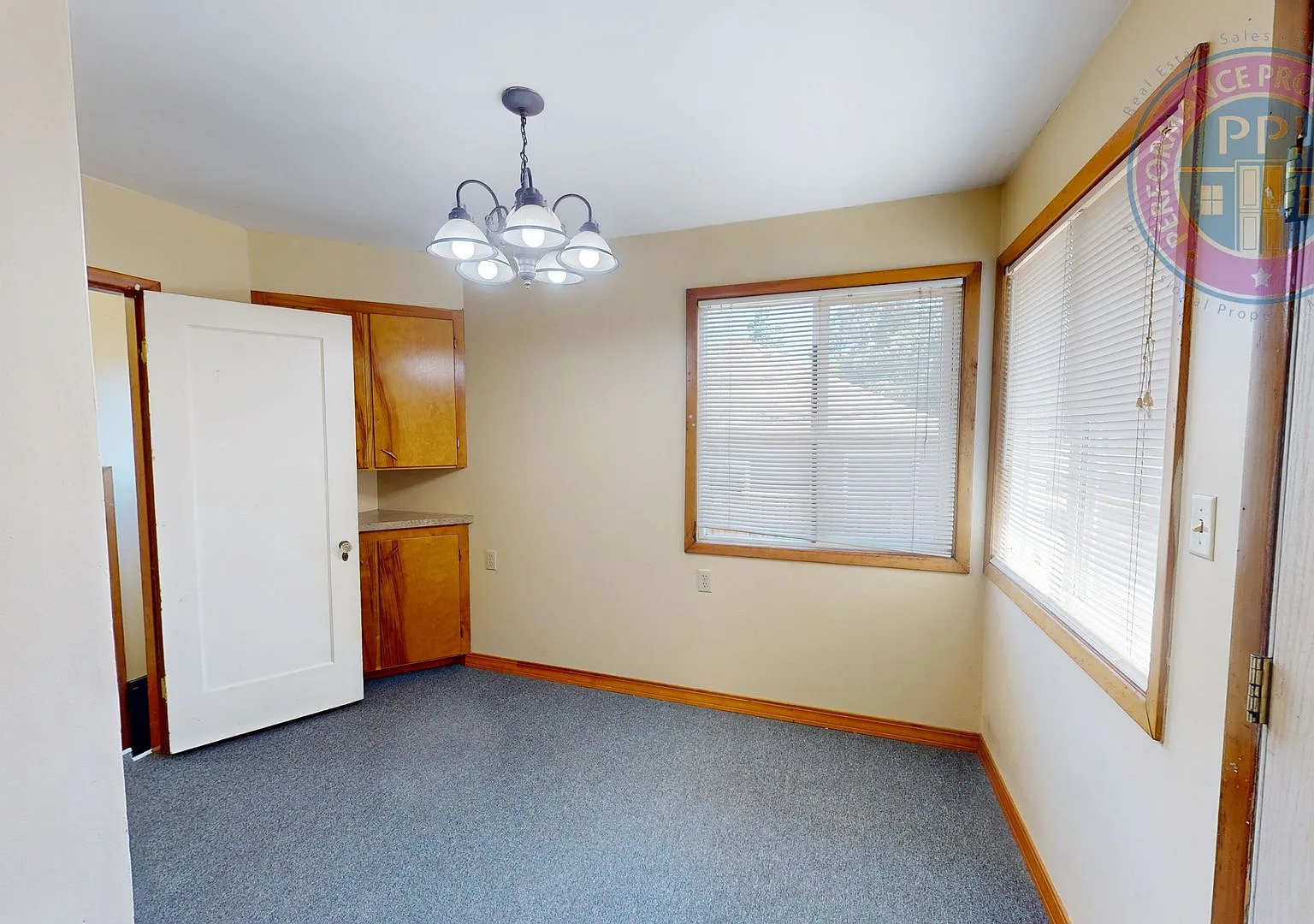 North Portland Gem! 3 Bed, 1 Bath Home in Prime Willamette Location — Photo 3