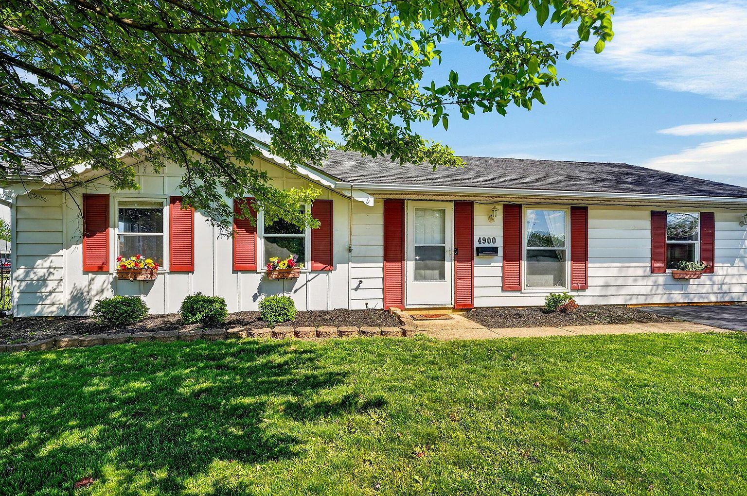 Listing photo 4 for 4900 Root St