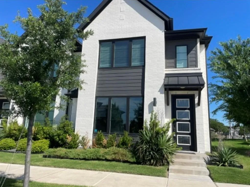 3 bed, 2.5 bath, 1816 sqft, $2,800 — Photo 1