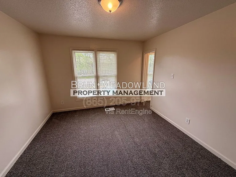 9116 Parktop Ln #B — Photo 32