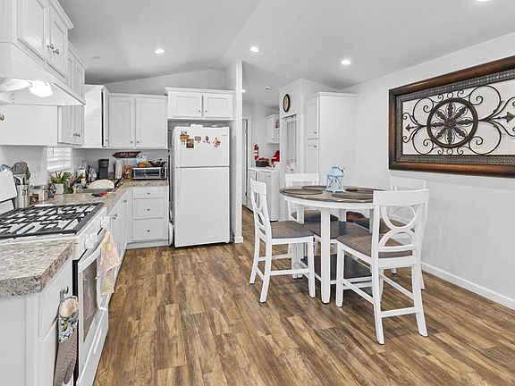 3rd image of 3221 Bancroft Dr Space 25