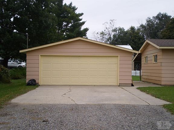 2nd image of 406 Boeckmeier St
