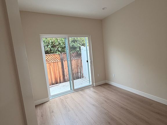4th image of 1461 Elizabeth St