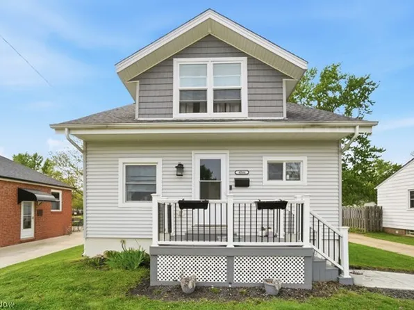 4044 W 223rd St, Fairview Park, OH 44126