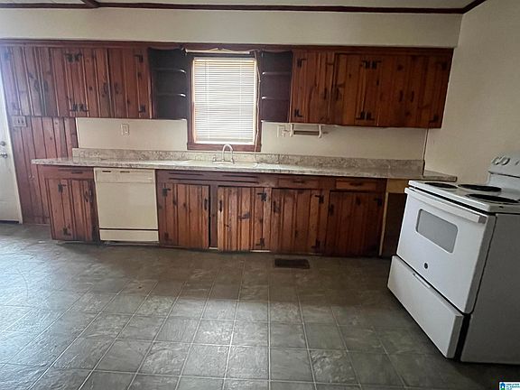 5th image of 505 Pine St SW
