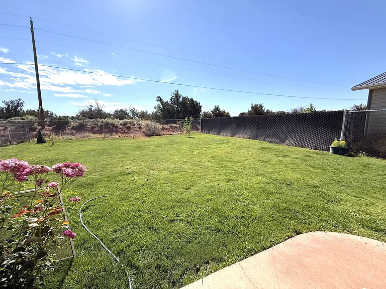 85 S Hillcrest Dr — Photo 23